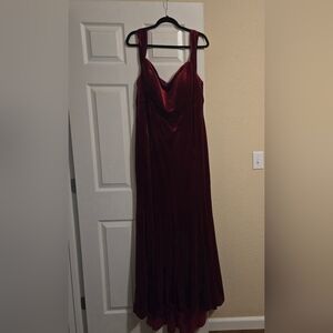Cinderella Velvet Dress In Wine Size 3XL 63in Front Length 70in Back Length